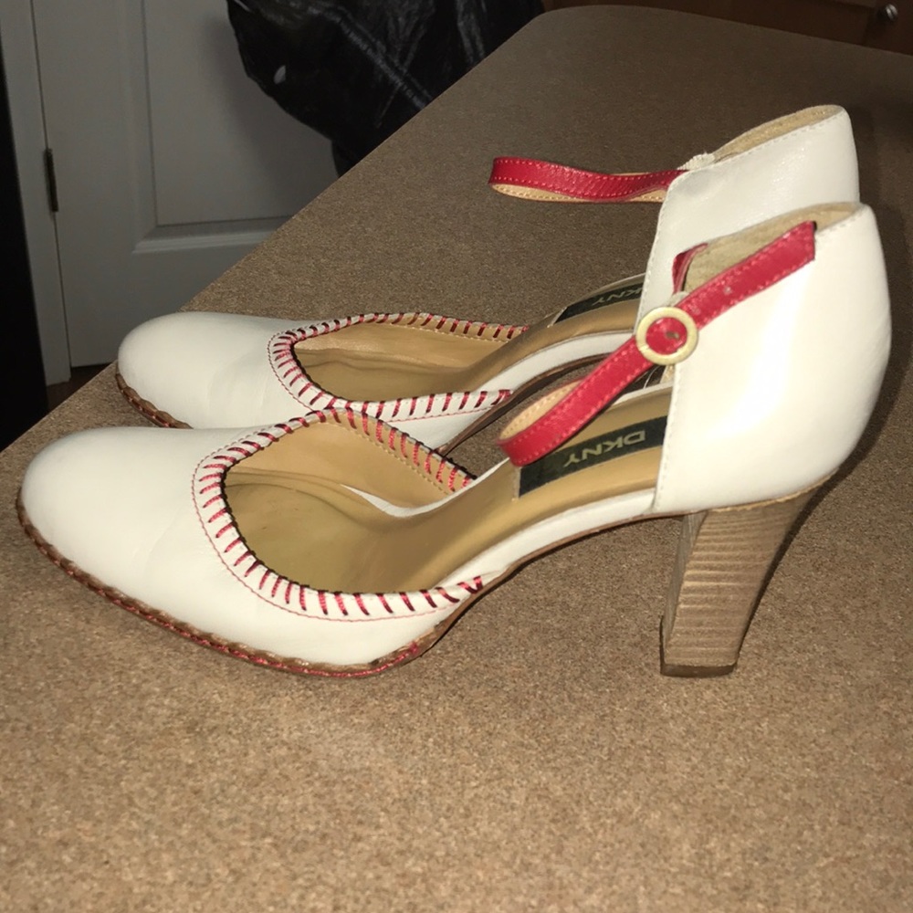 DKNY Pumps